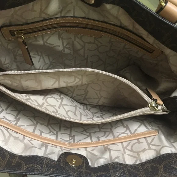 Authentic Calvin Klein coated PVC signature tote bag - Picture 5 of 15